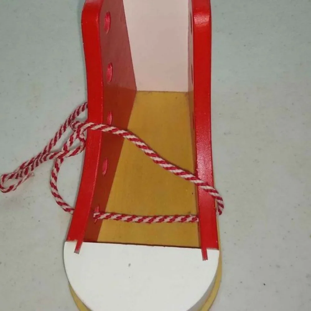 Melissa & Doug Deluxe Wood Lacing Sneaker Used